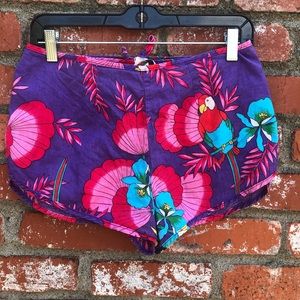 Vintage 1980s HANA tropical print dolphin shorts SMALL